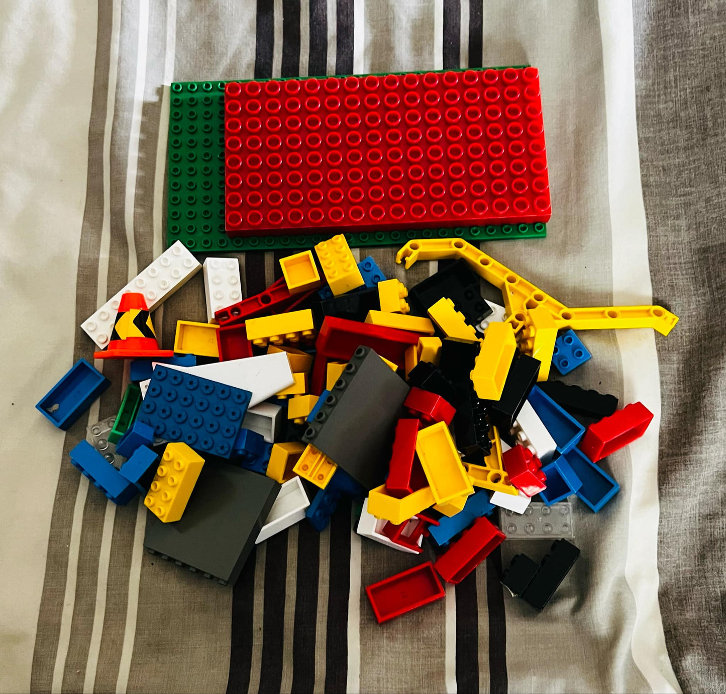 Retro Lego Lot | 4.5kg Loose Bricks | Instructions | Minifigures | Base Plates