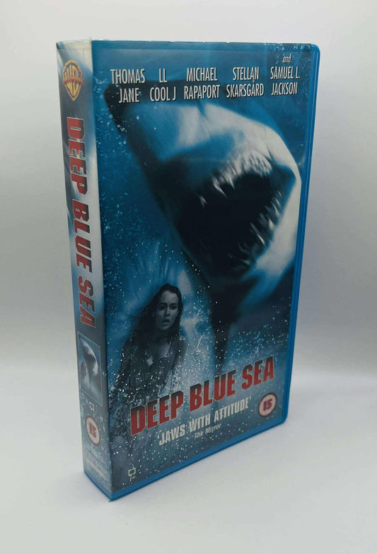 Deep Blue Sea (15)