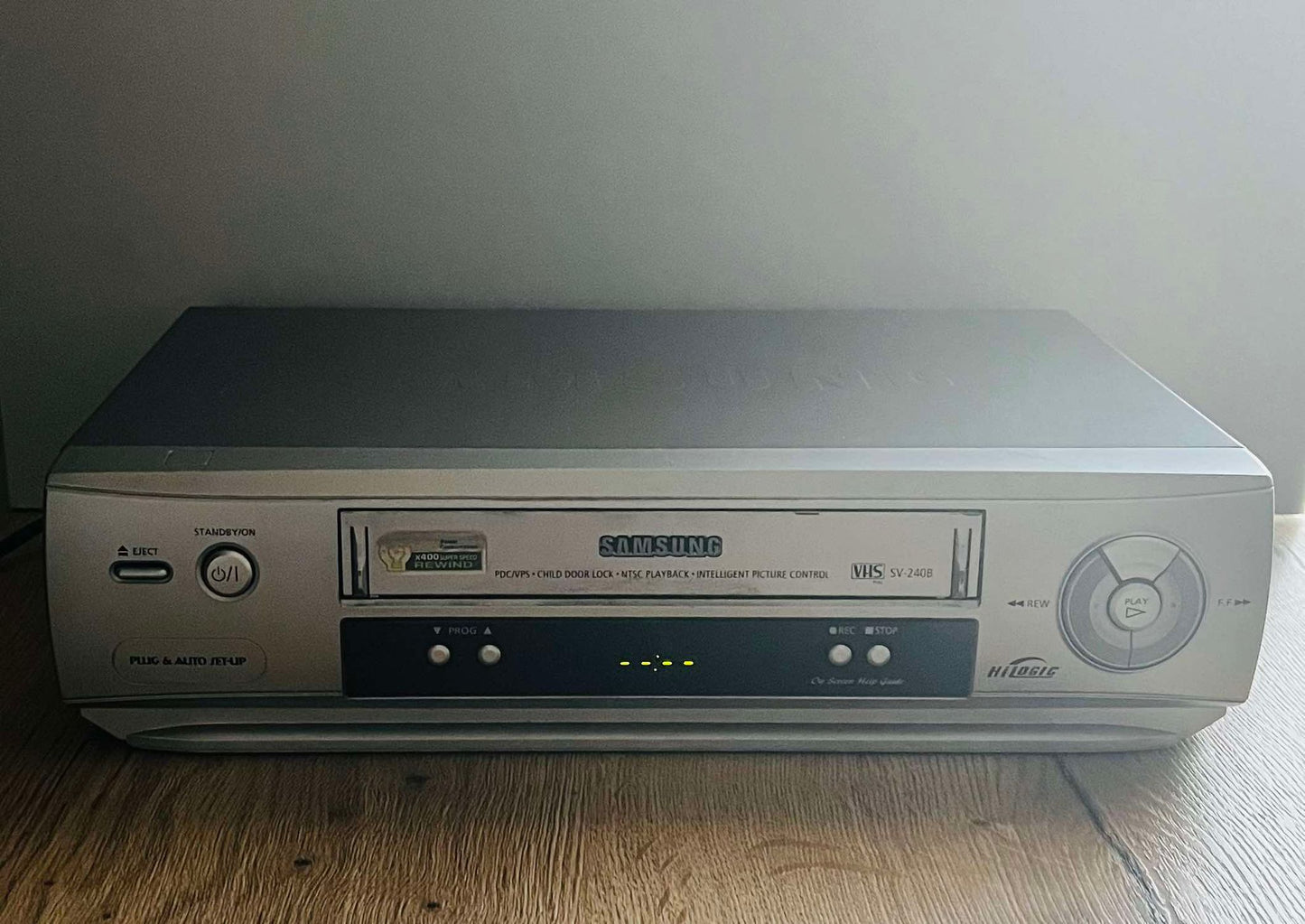 Samsung SV-240B Video Recorder + Remote + Scart to HDMI Lead + 3 VHS Video Tapes