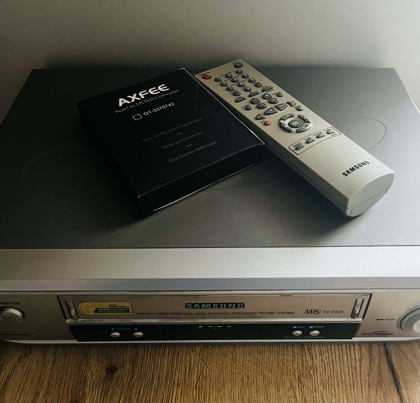 Samsung SV-240B Video Recorder + Remote + Scart to HDMI Lead + 3 VHS Video Tapes