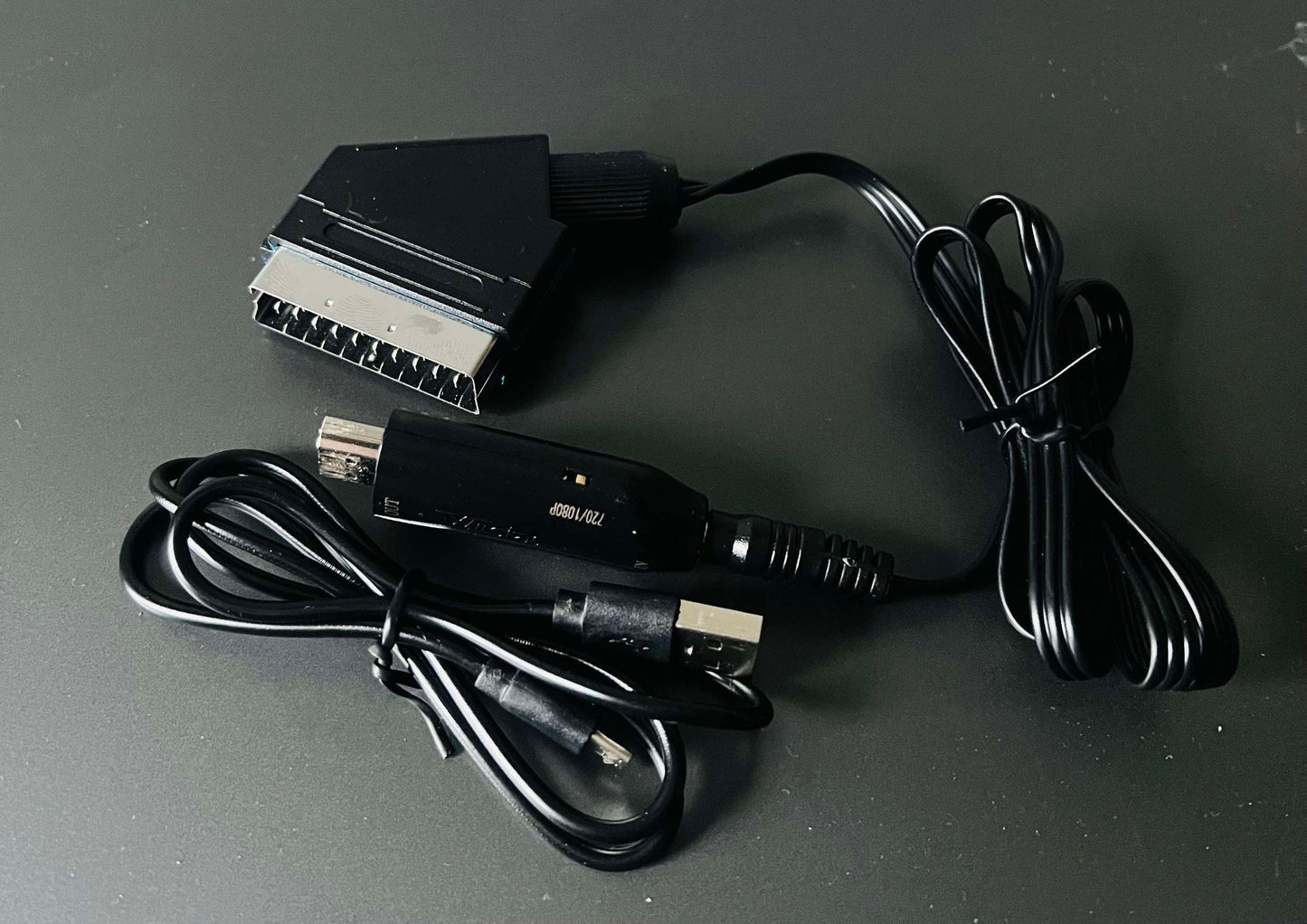 Sharp VC-MH713 Video Recorder + Scart to HDMI Lead + 3 VHS Video Tapes